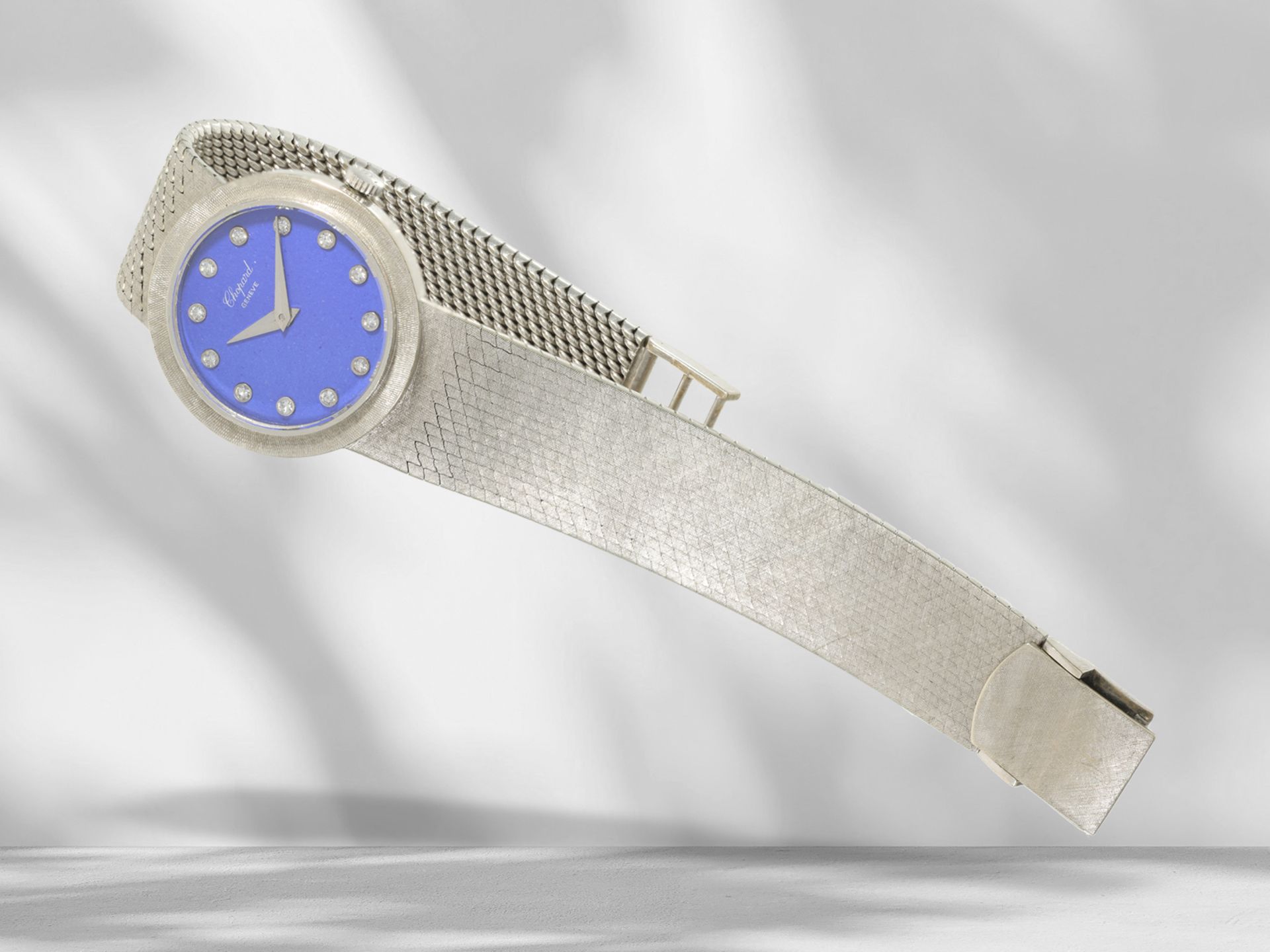 Wristwatch: fine, white gold vintage ladies' watch by Chopard, manual winding, 18K white gold