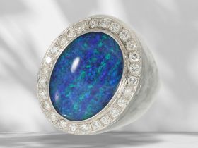 Ring: Weißgoldener, sehr großer und dekorativer Opal-Brillant-Goldschmiedering, ca. 1,3ct Brillanten