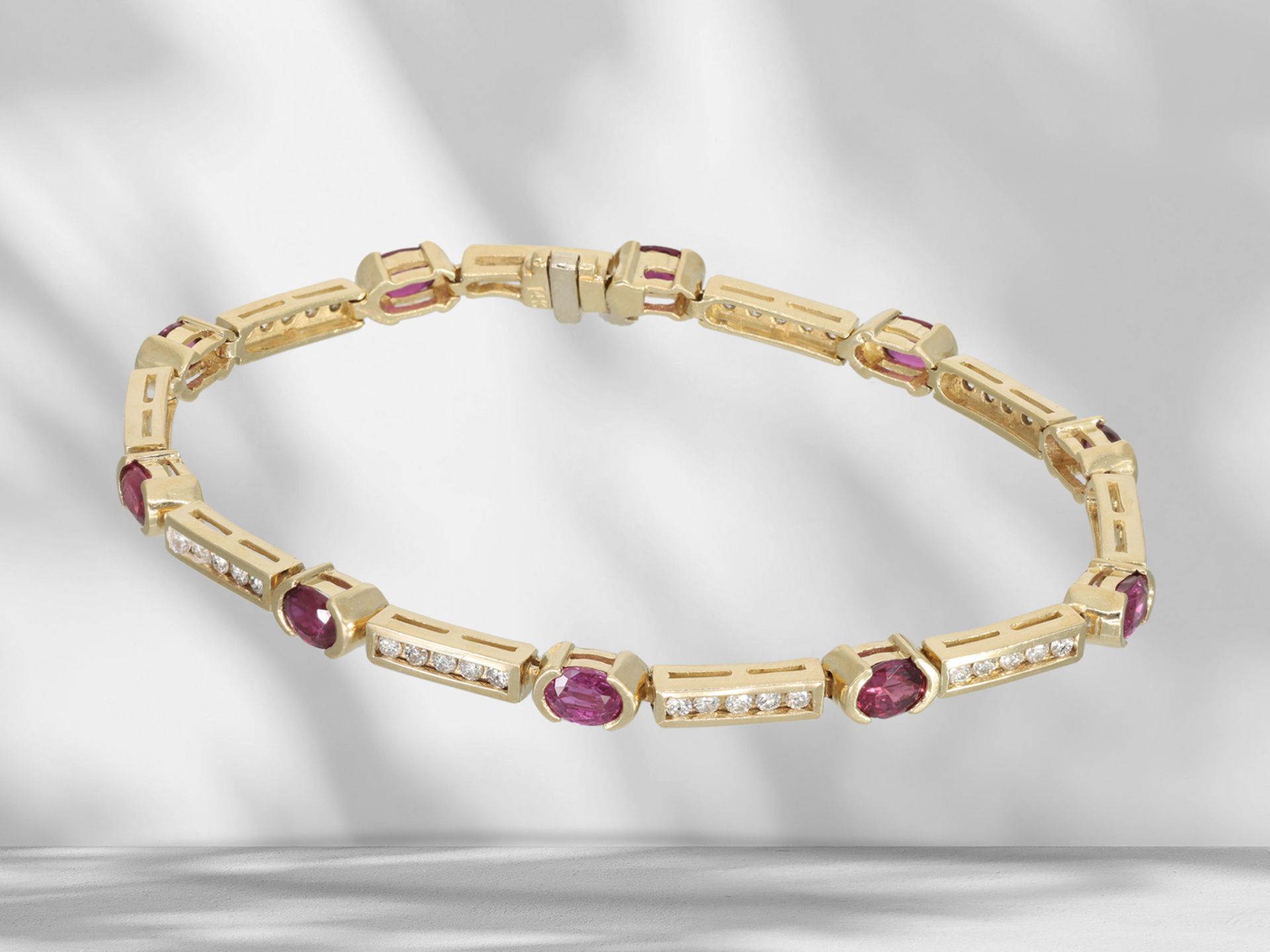 Bracelet: modern ruby/brilliant-cut diamond gold bracelet in 14K gold - Image 2 of 4