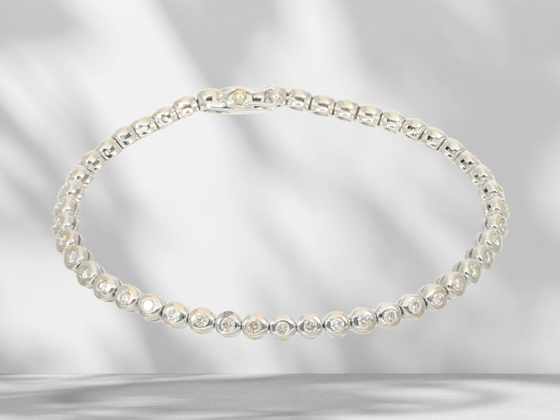 Bracelet: high-quality, handcrafted tennis bracelet with brilliant-cut diamonds, approx. 1.26ct - Image 4 of 4