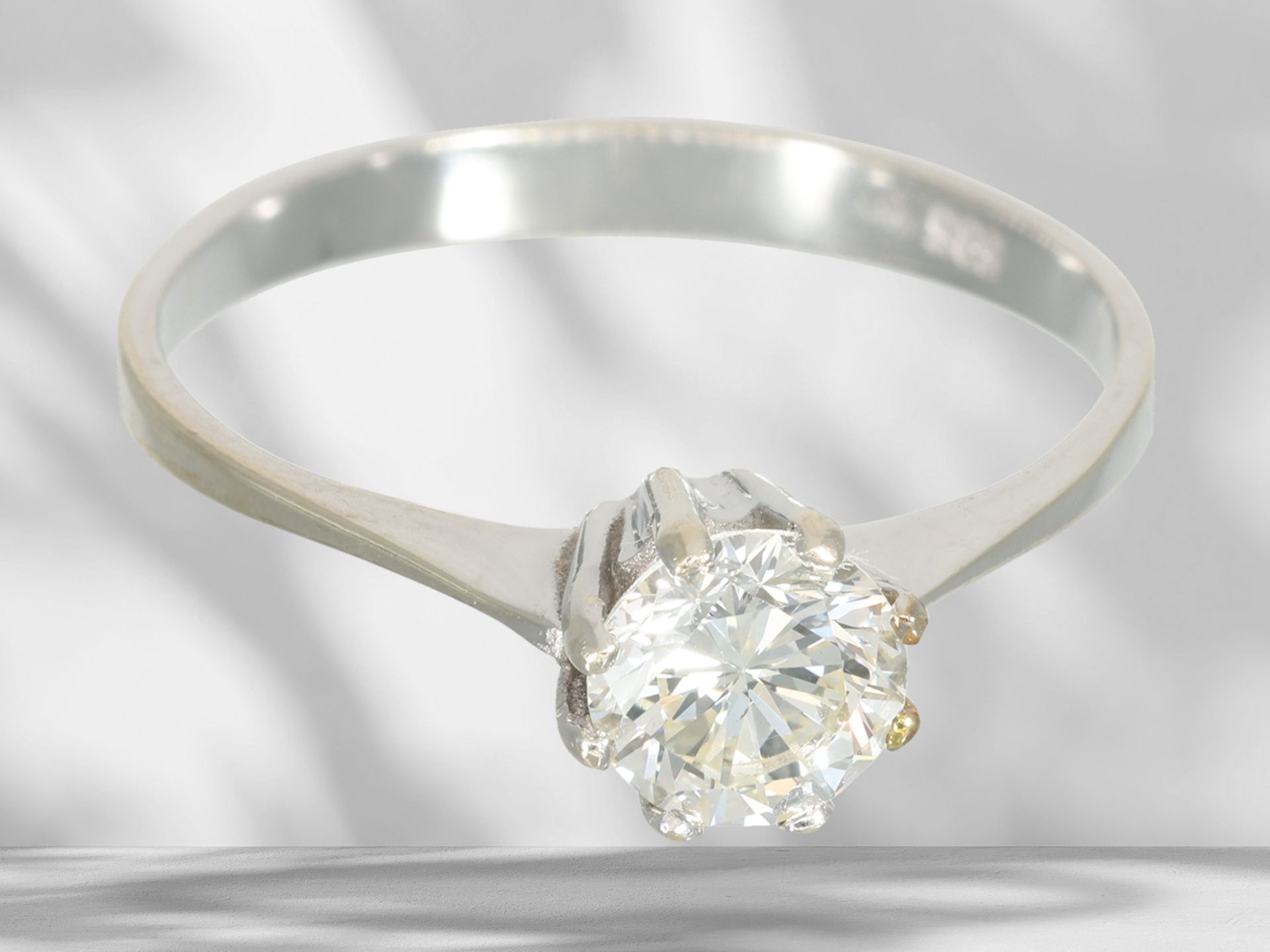 White gold solitaire/brilliant-cut diamond ring, beautiful brilliant-cut diamond of approx. 0.6ct - Image 3 of 4