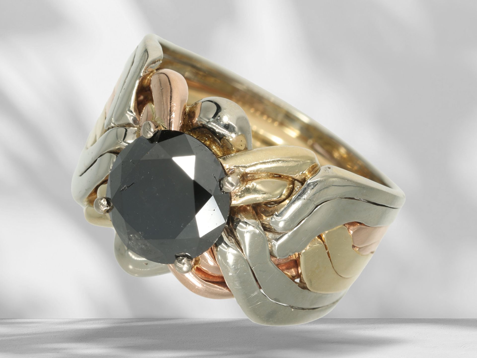 Ring: Ausgefallener und interessant gefertigter Brillant-Goldschmiedering, ca. 3,5ct
