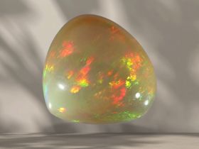 Opal: außergewöhnlich großer und schöner Tropfen-Opal mit feinem Farbspiel, 40,64ct, Report