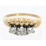 Ring: solide gefertigter antiker Goldschmiedering mit 3 Altschliff-Diamanten, Handarbeit, 18K Gold