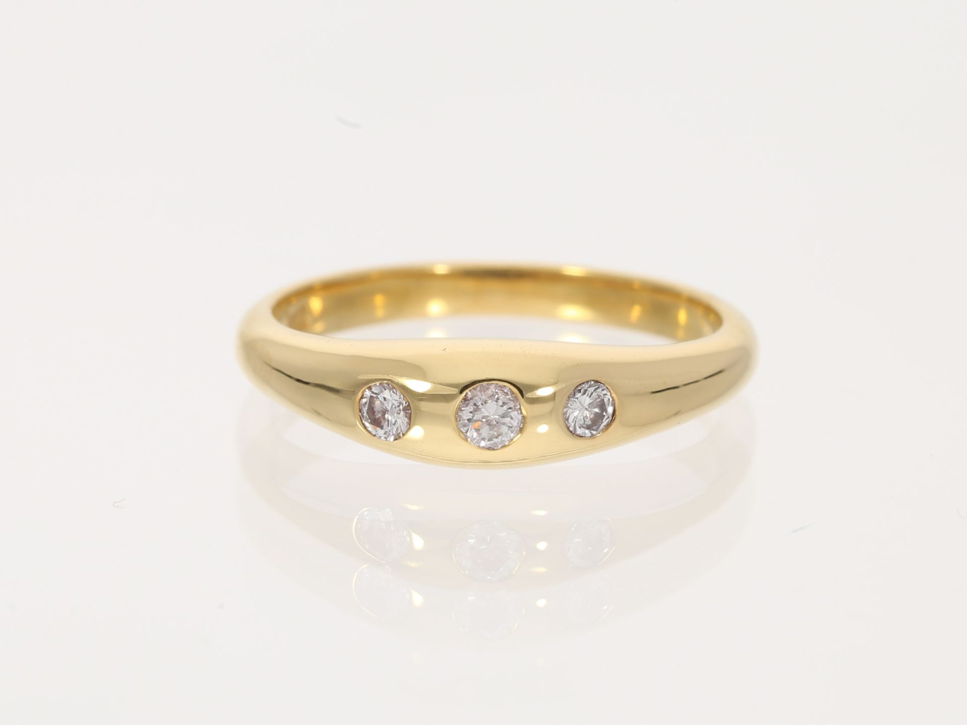 Ring: zierlicher Damenring mit Brillantbesatz