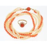 Kette/Collier/Ring: mehrreihiges vintage Perlen/Korallen-Collier mit passendem Ring