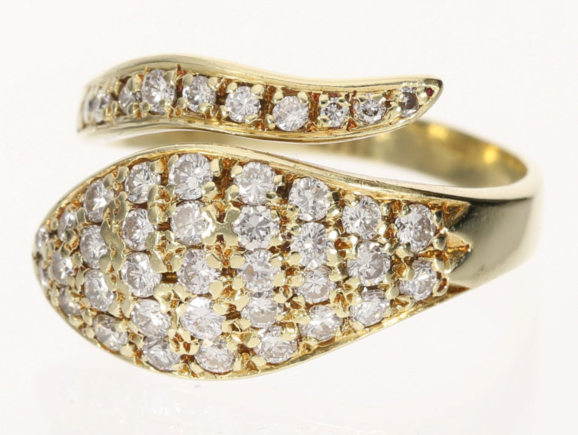 Ring: figürlicher goldener Schlangenring mit lupenreinen Brillanten, insgesamt 1ct