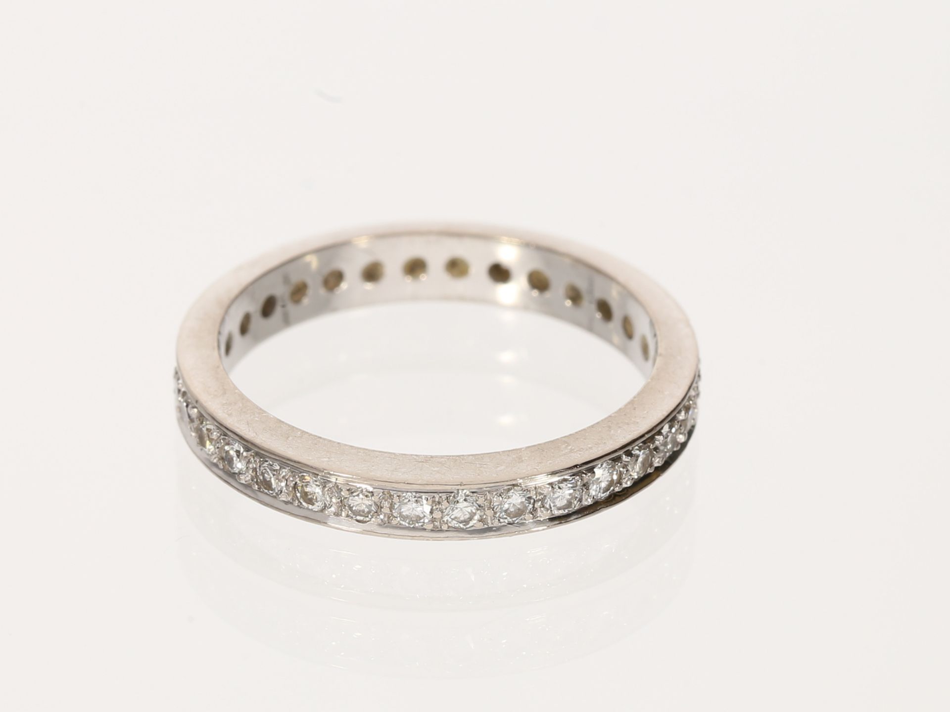 Ring: weißgoldener vintage Brillant/Memoire-Goldschmiedering, ca. 0,64ct - Image 2 of 2