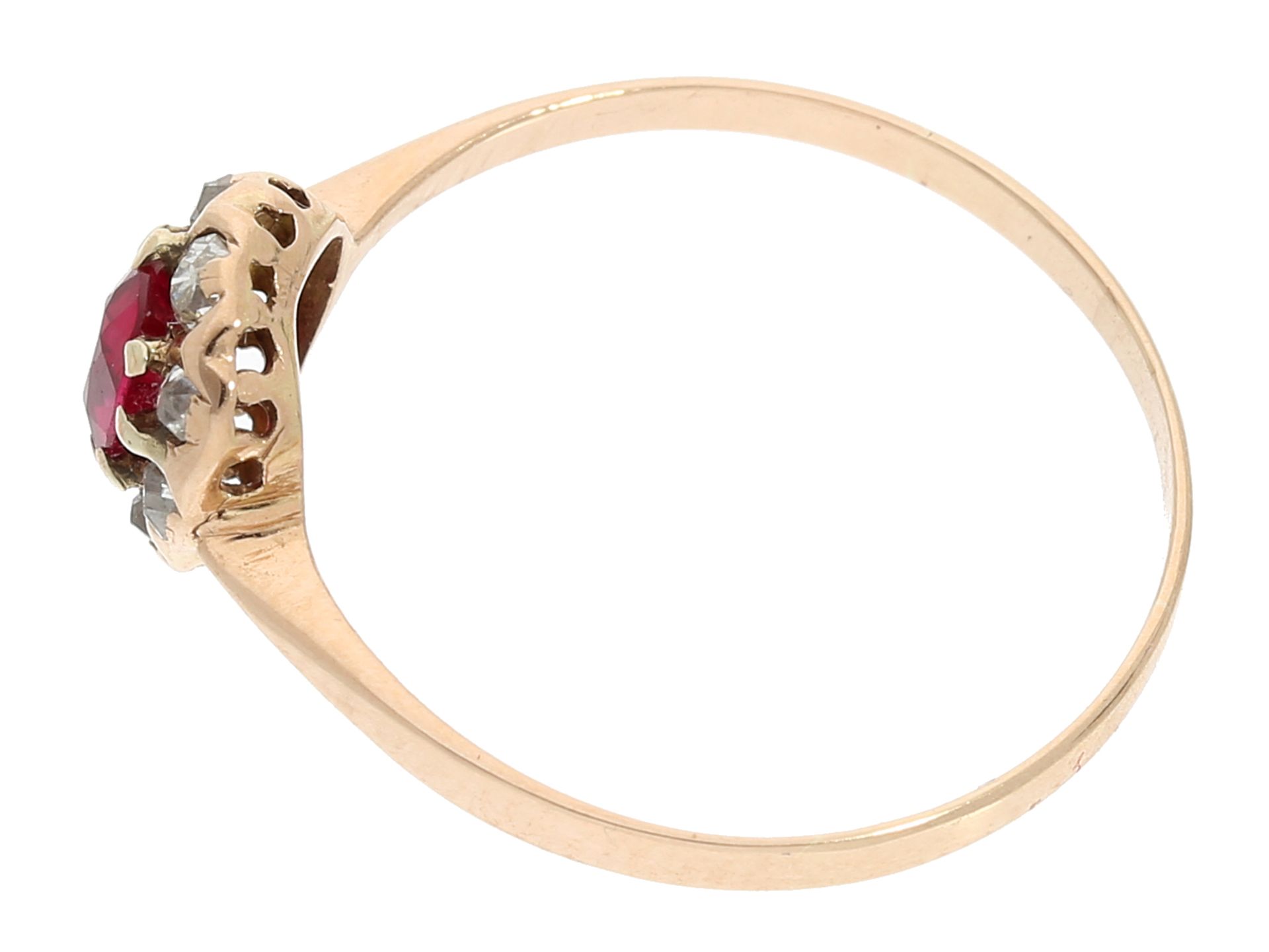 Ring: feiner antiker Goldring mit Diamantrosen und einem Rubin - Bild 3 aus 3