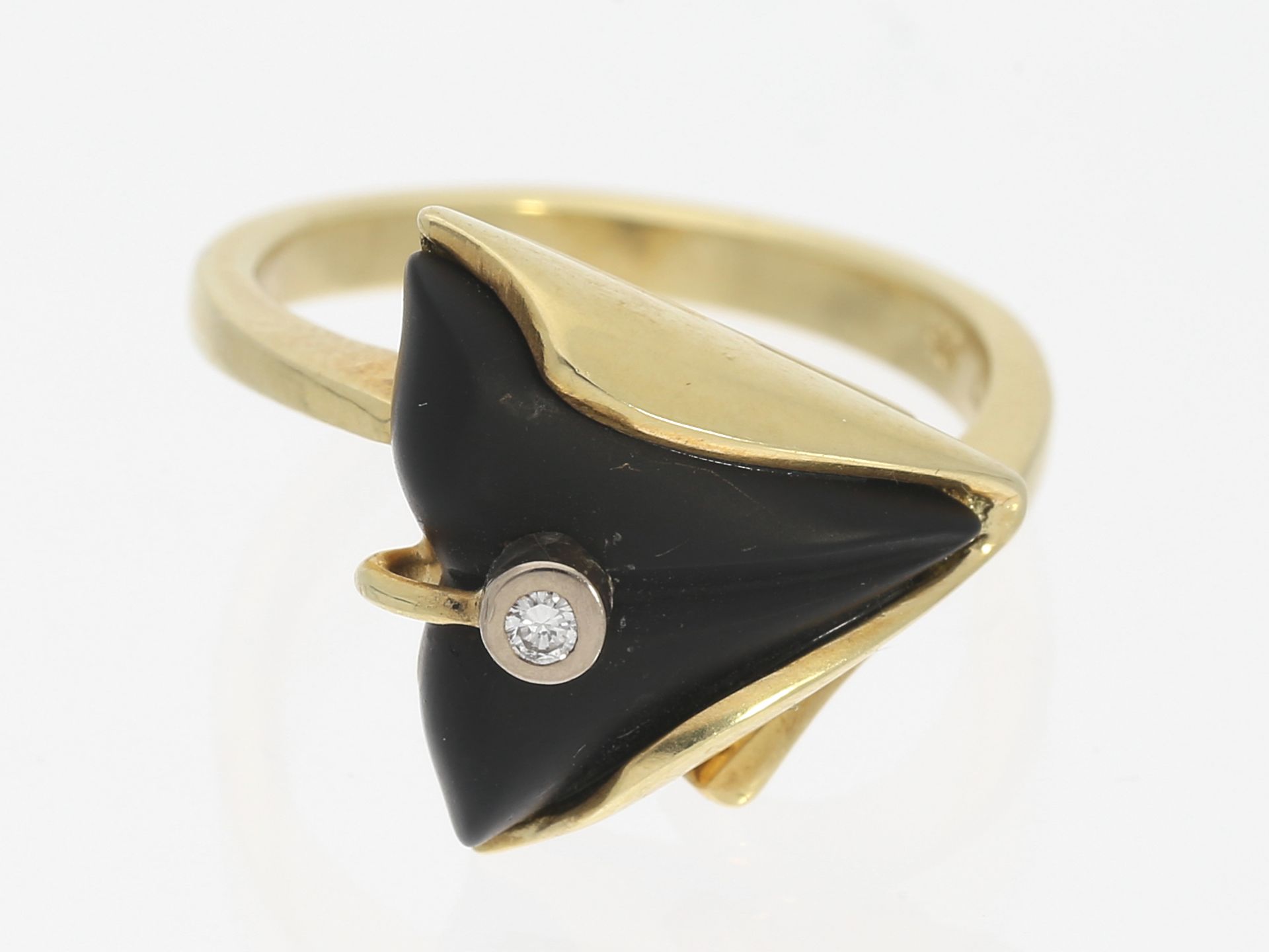Ring: Designer-Goldschmiedering mit Onyx und Brillant