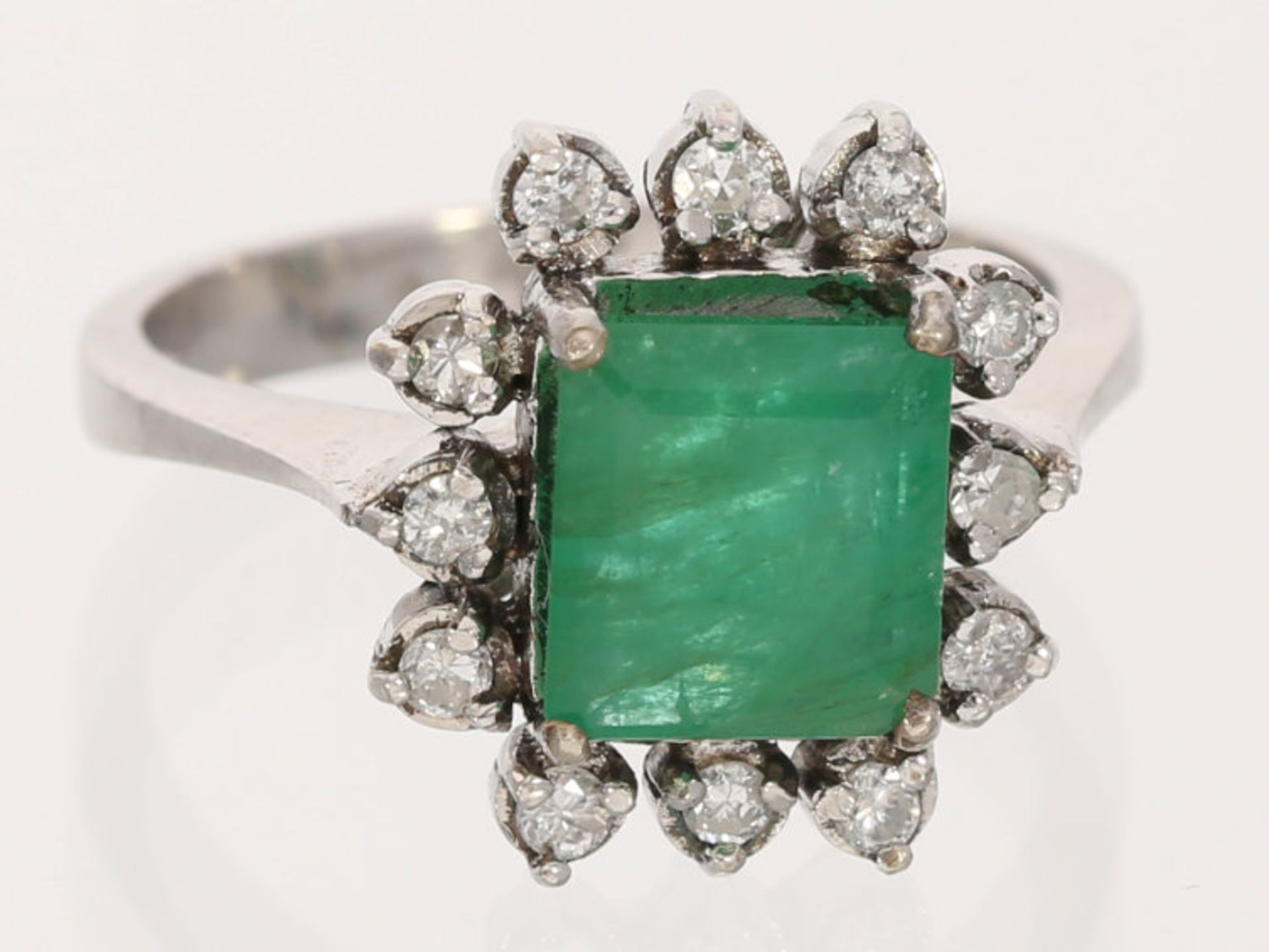 Ring: vintage Smaragd/Brillant-Goldschmiedering aus 14K Weißgold, ca. 1,84ct - Bild 3 aus 3