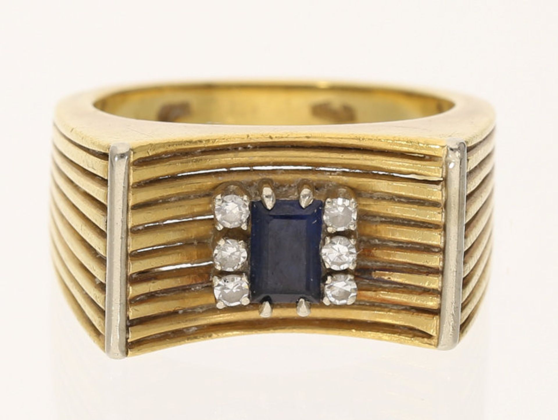 Ring: sehr schöner vintage Goldschmiedering mit Saphir und Diamantbesatz