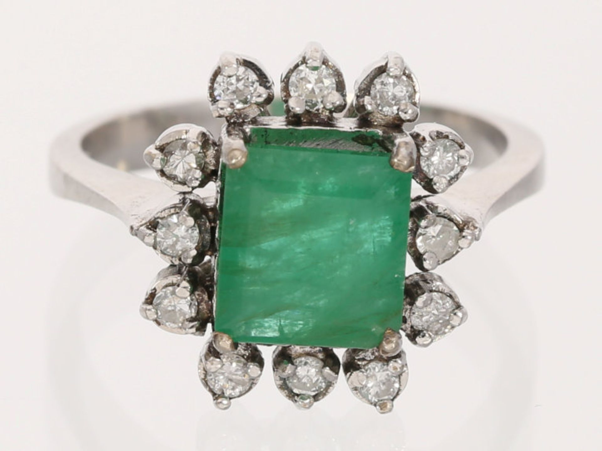 Ring: vintage Smaragd/Brillant-Goldschmiedering aus 14K Weißgold, ca. 1,84ct