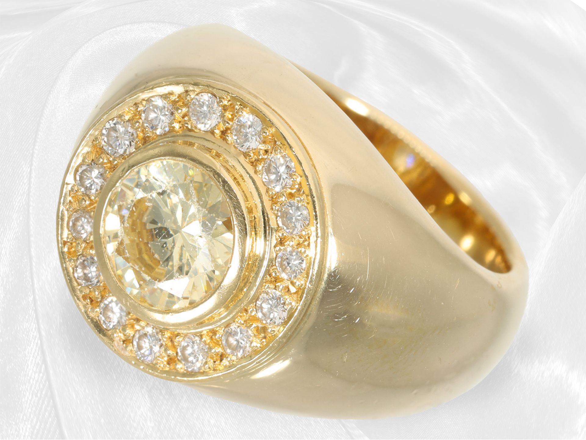 Ring: Sehr schwerer und solide gefertigter Brillant-Goldschmiedering, ca. 0,45ct Brillanten