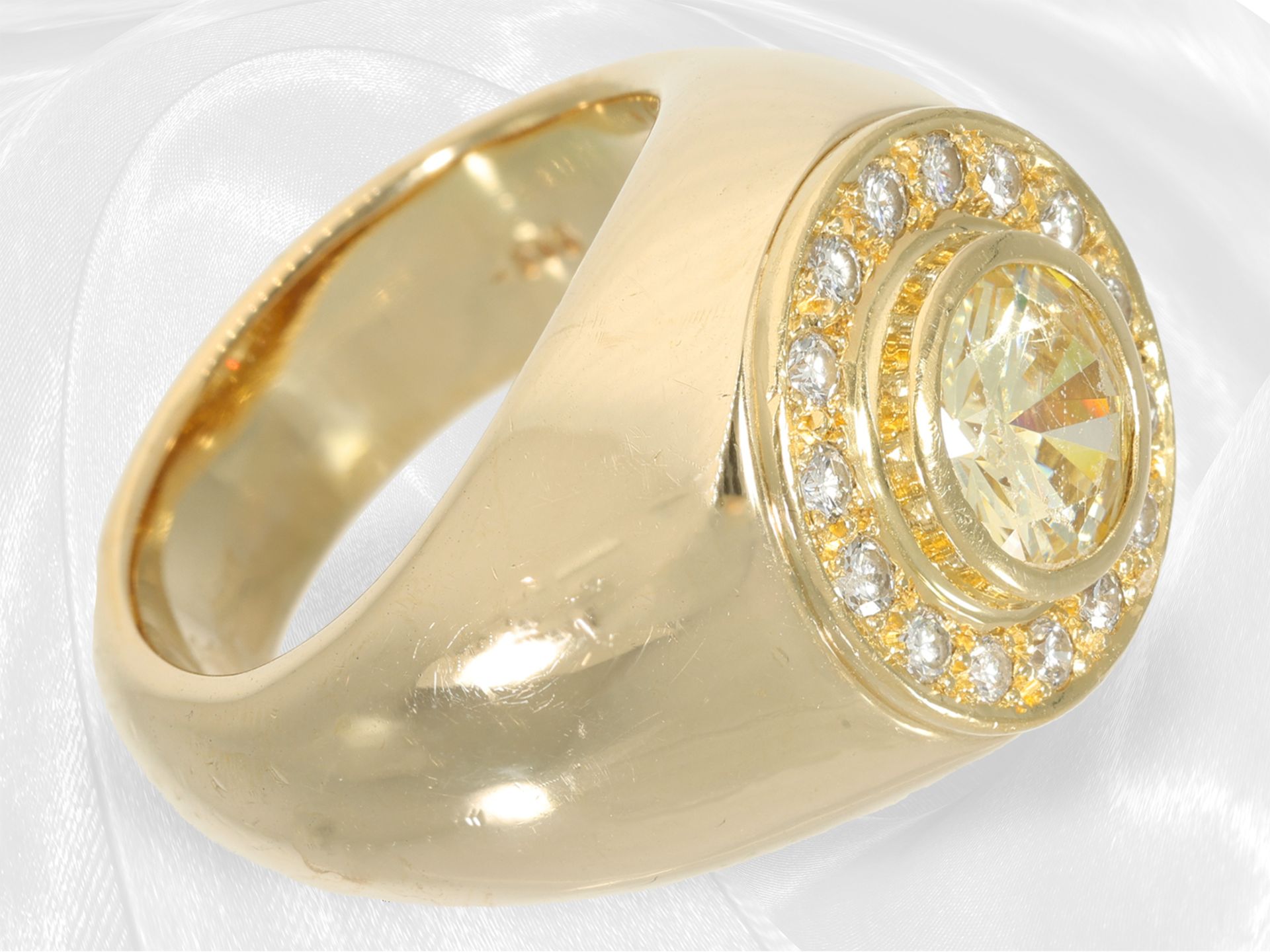Ring: Sehr schwerer und solide gefertigter Brillant-Goldschmiedering, ca. 0,45ct Brillanten - Bild 4 aus 5