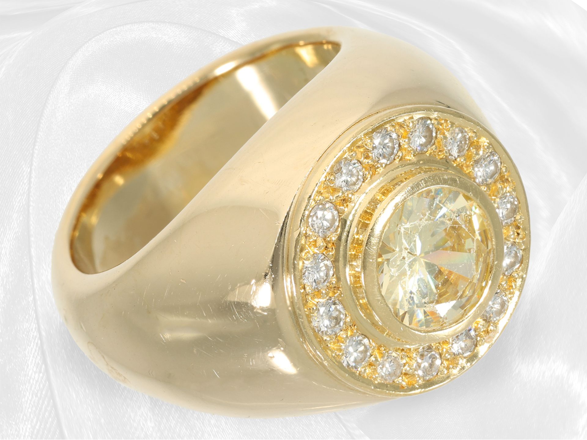 Ring: Sehr schwerer und solide gefertigter Brillant-Goldschmiedering, ca. 0,45ct Brillanten - Bild 2 aus 5