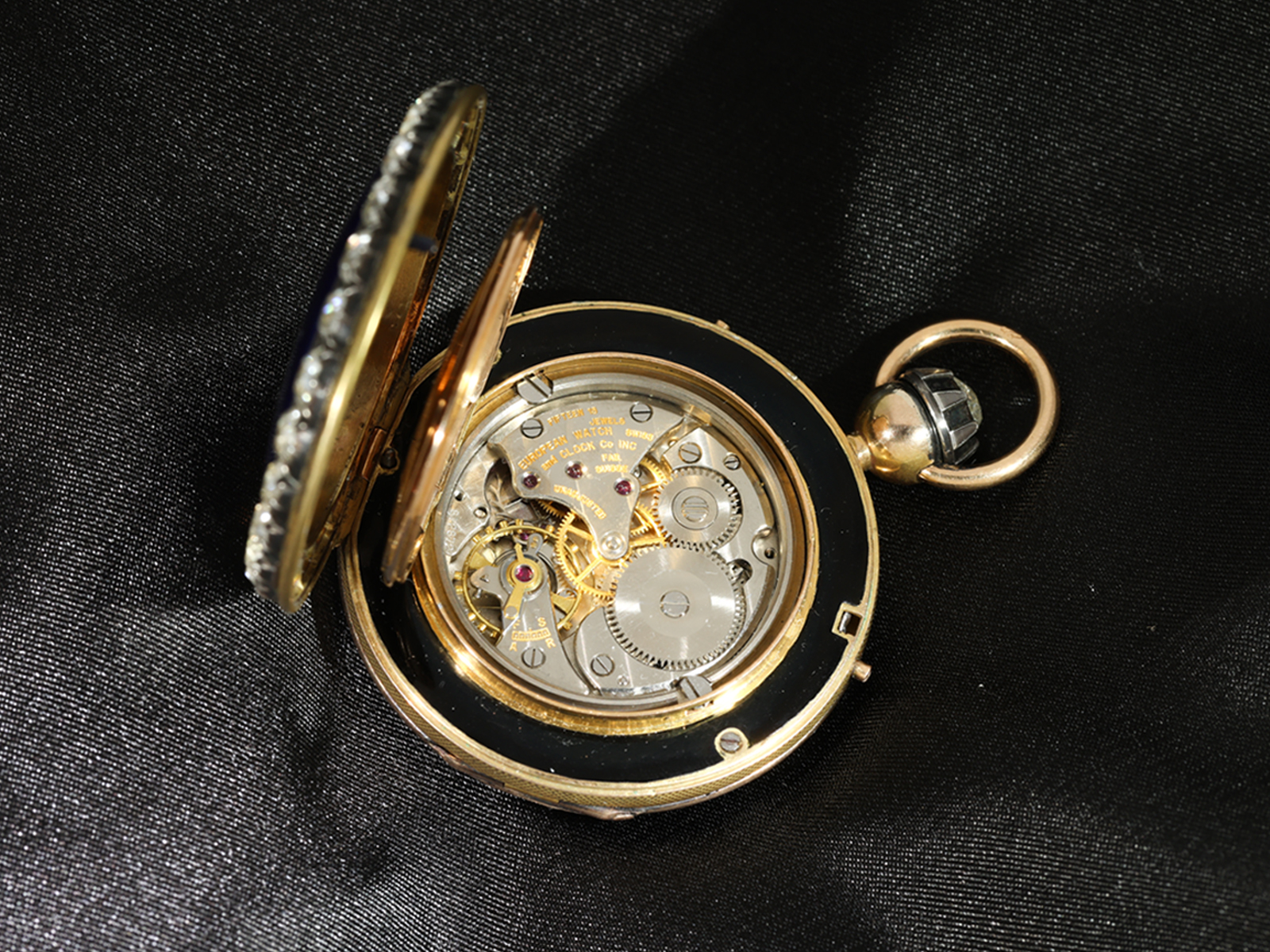 Pocket watch: unique, gold/enamel hunting case watch with abundant diamond setting, probably moderni - Image 6 of 8