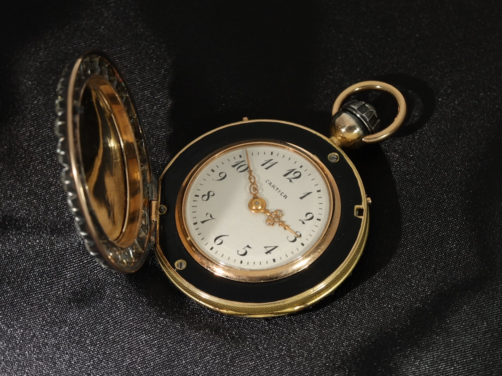 Pocket watch: unique, gold/enamel hunting case watch with abundant diamond setting, probably moderni - Image 2 of 8