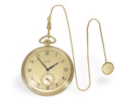 Taschenuhr: Art Deco Frackuhr im nahezu neuwertigen Zustand mit goldener Uhrenkette, um 1930