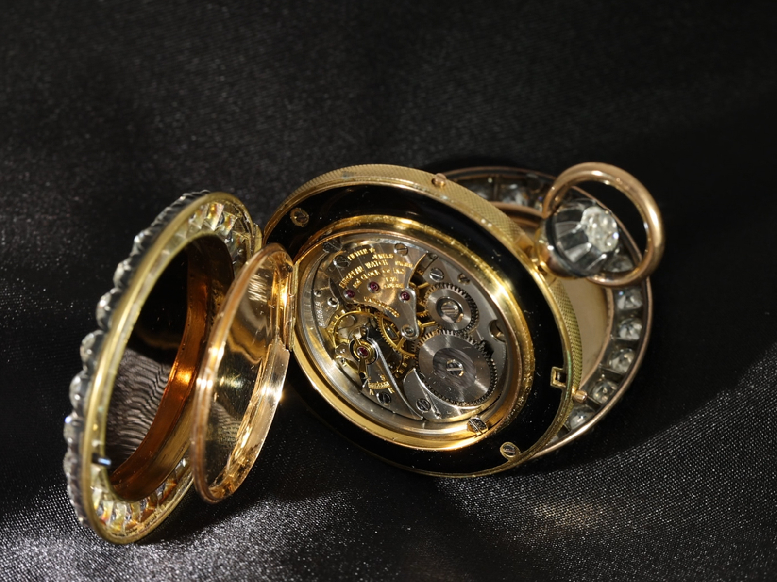 Pocket watch: unique, gold/enamel hunting case watch with abundant diamond setting, probably moderni - Image 3 of 8