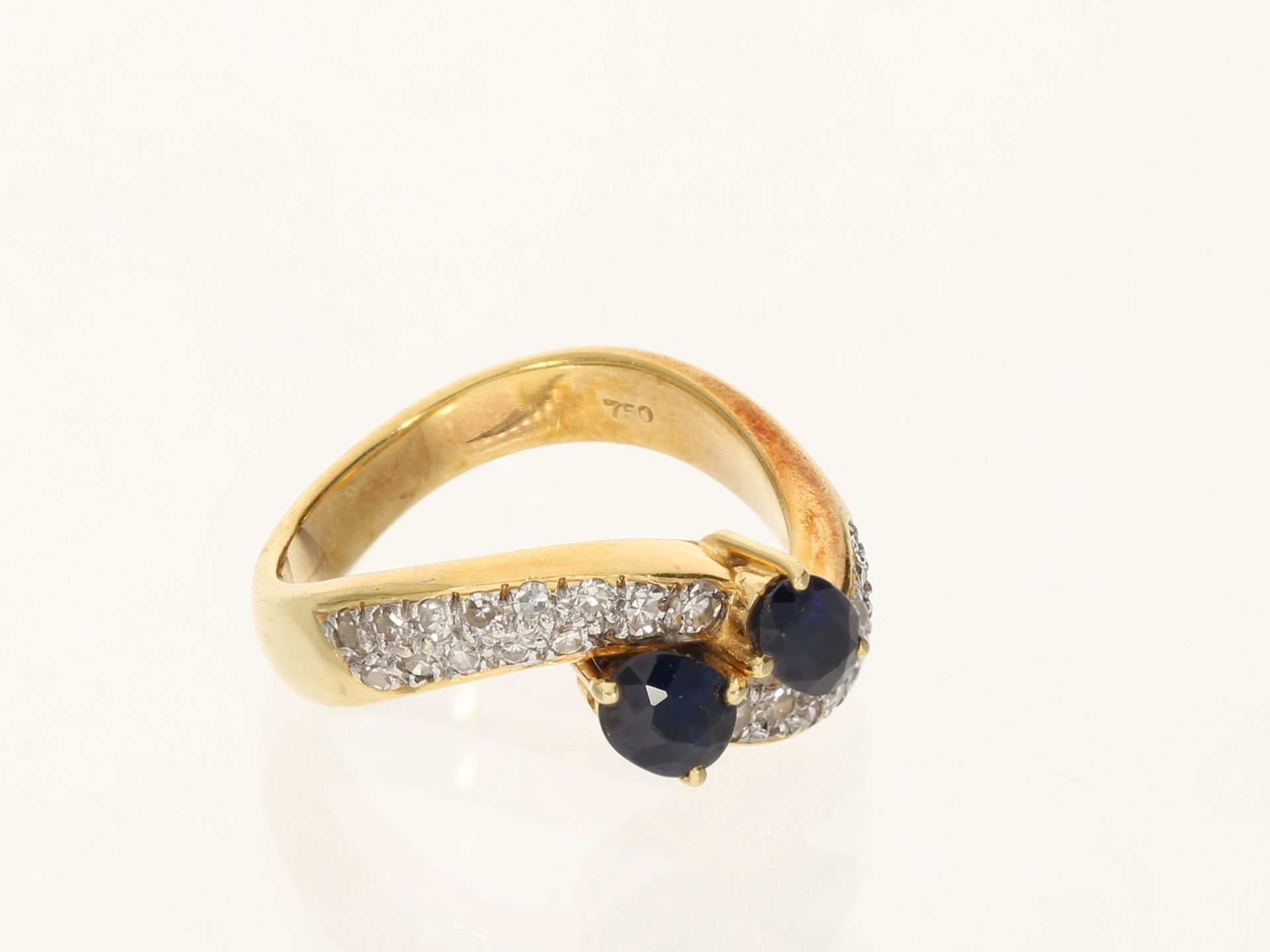 Ring: solider und ausgefallen gestalteter Saphir/Diamant-Goldschmiedering, 18K Gold - Image 3 of 3