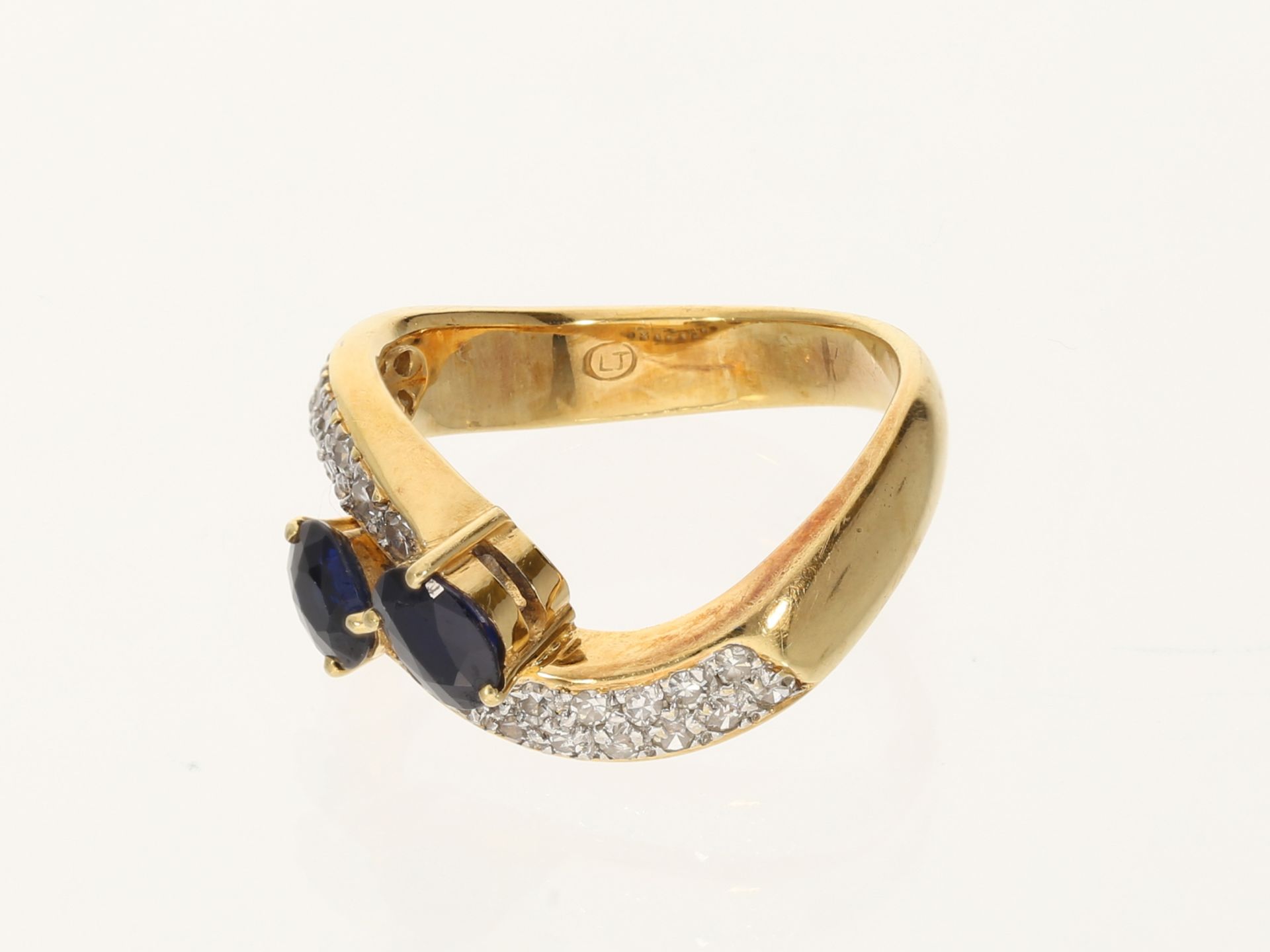 Ring: solider und ausgefallen gestalteter Saphir/Diamant-Goldschmiedering, 18K Gold - Image 2 of 3