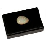 Opal: schöner schillernder Opal von ca. 8,4ct, mit Zertifikat