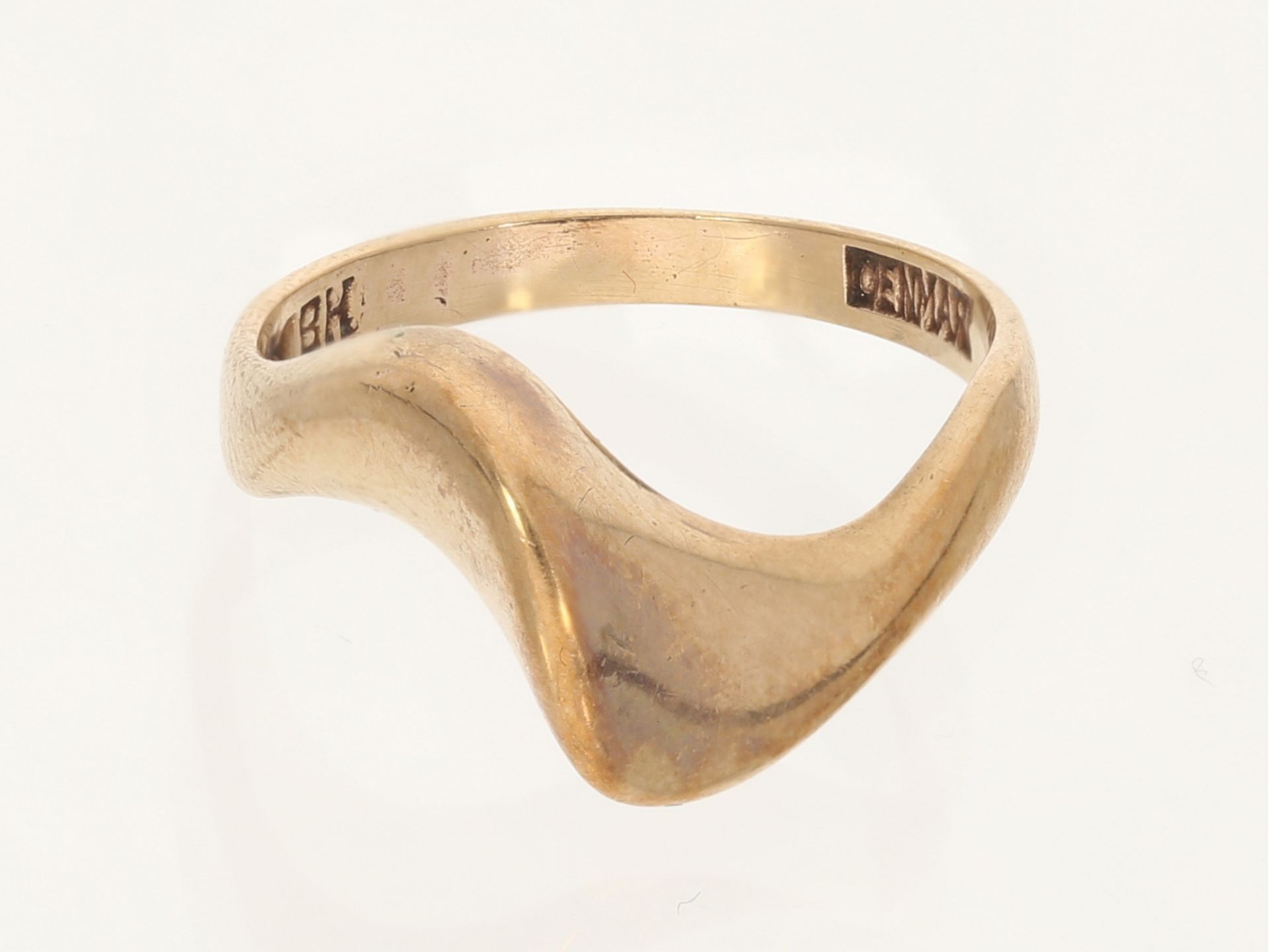 Ring: verspielter Goldschmiedering aus 14K Gold