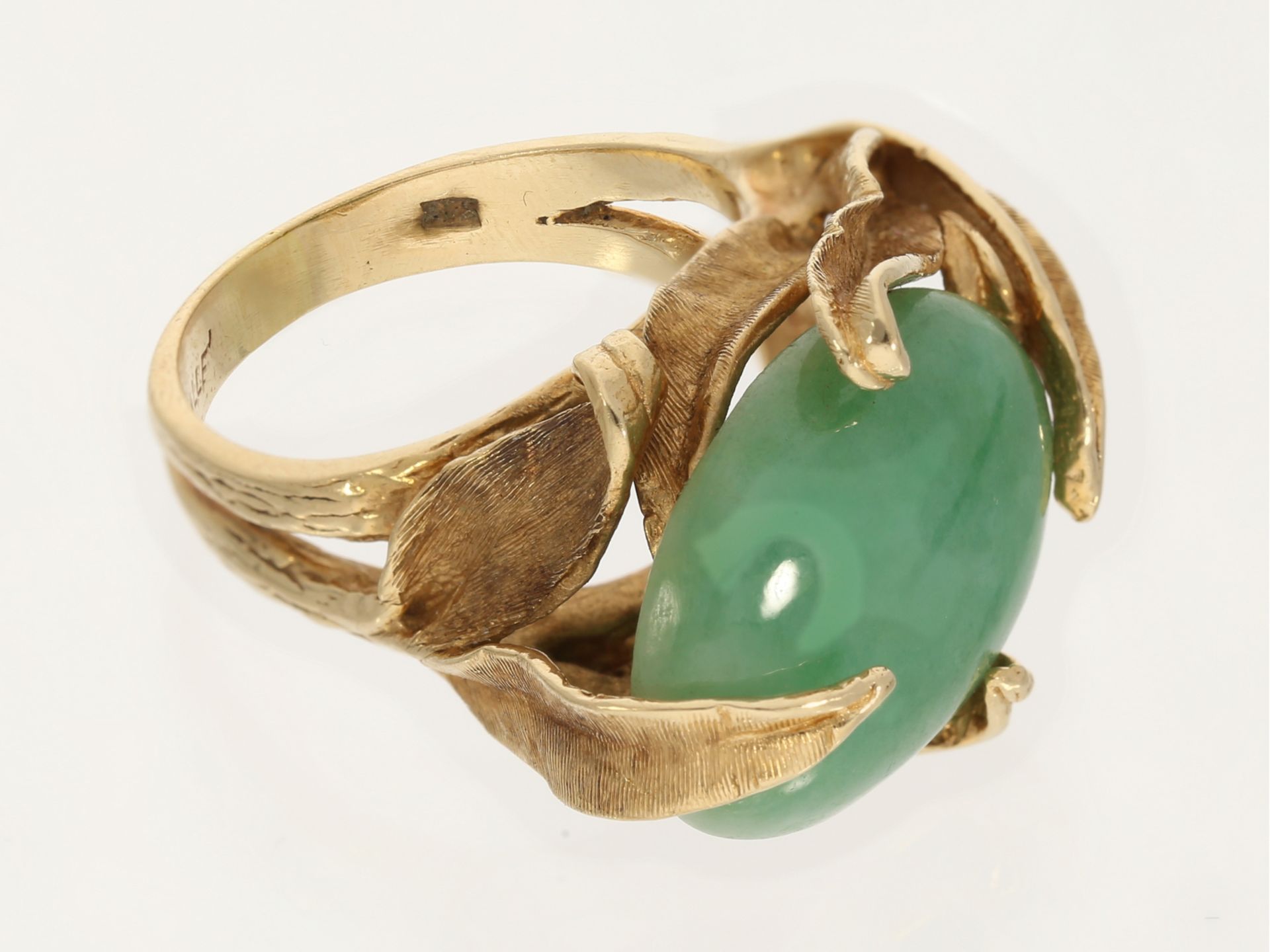 Ring: ausgefallener und interessant gearbeiteter vintage Designer-Ring, 14K Gold mit Jade - Image 3 of 4