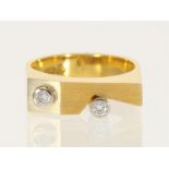 Ring: moderner und kreativ gefertigter Designer-Goldschmiedering mit Brillanten