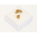 2 natürliche Goldnuggets, Fundort Queensland