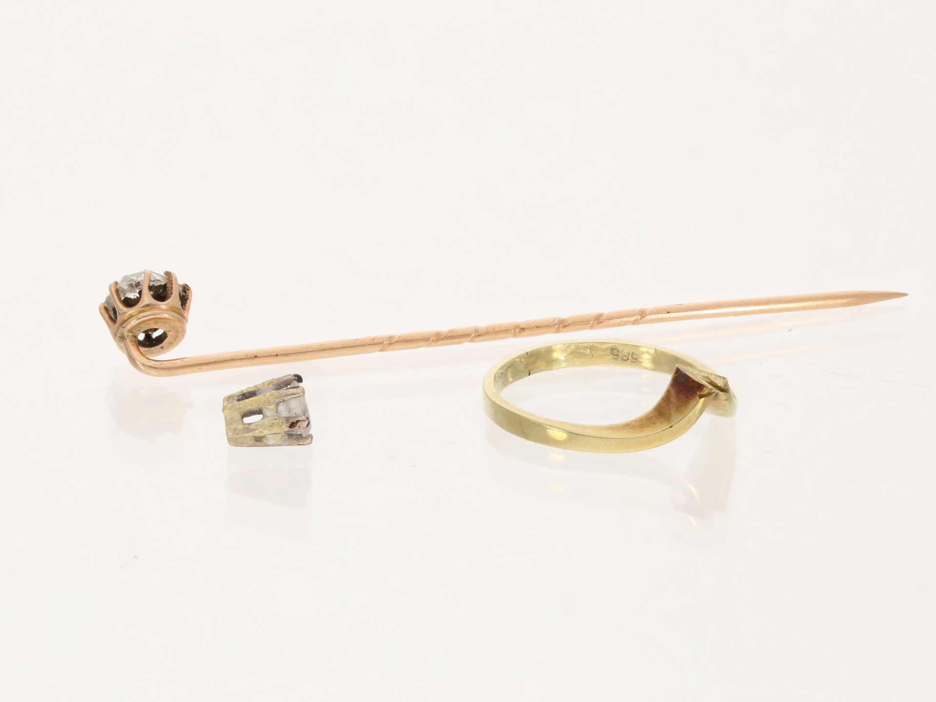 Ring/Nadel: Anstecknadel mit einem Goldring und einem Brillanten - Image 2 of 2