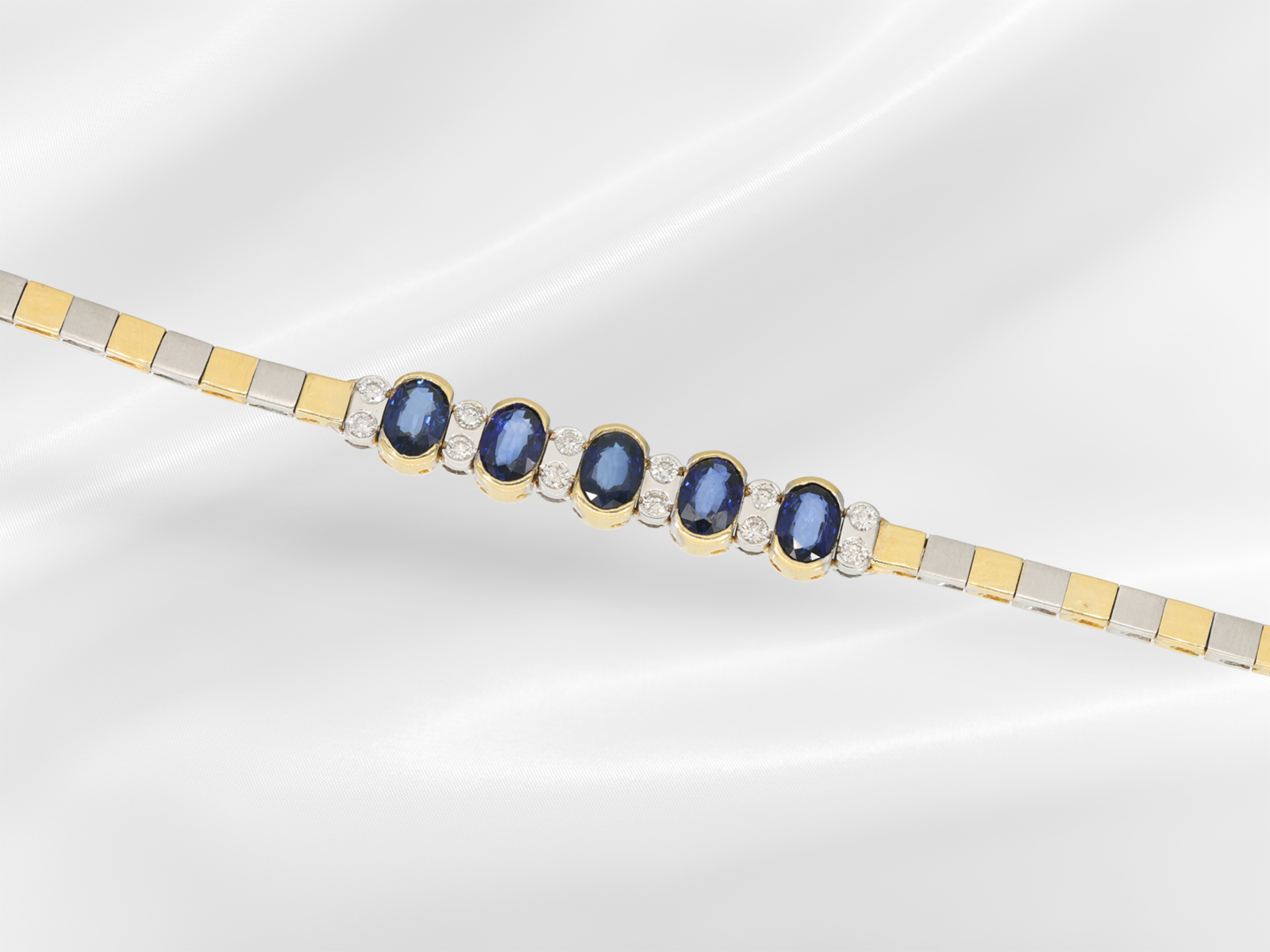 Necklace/bracelet/ring/earrings: extremely luxurious jewellery set with sapphires and brilliant-cut  - Image 4 of 10