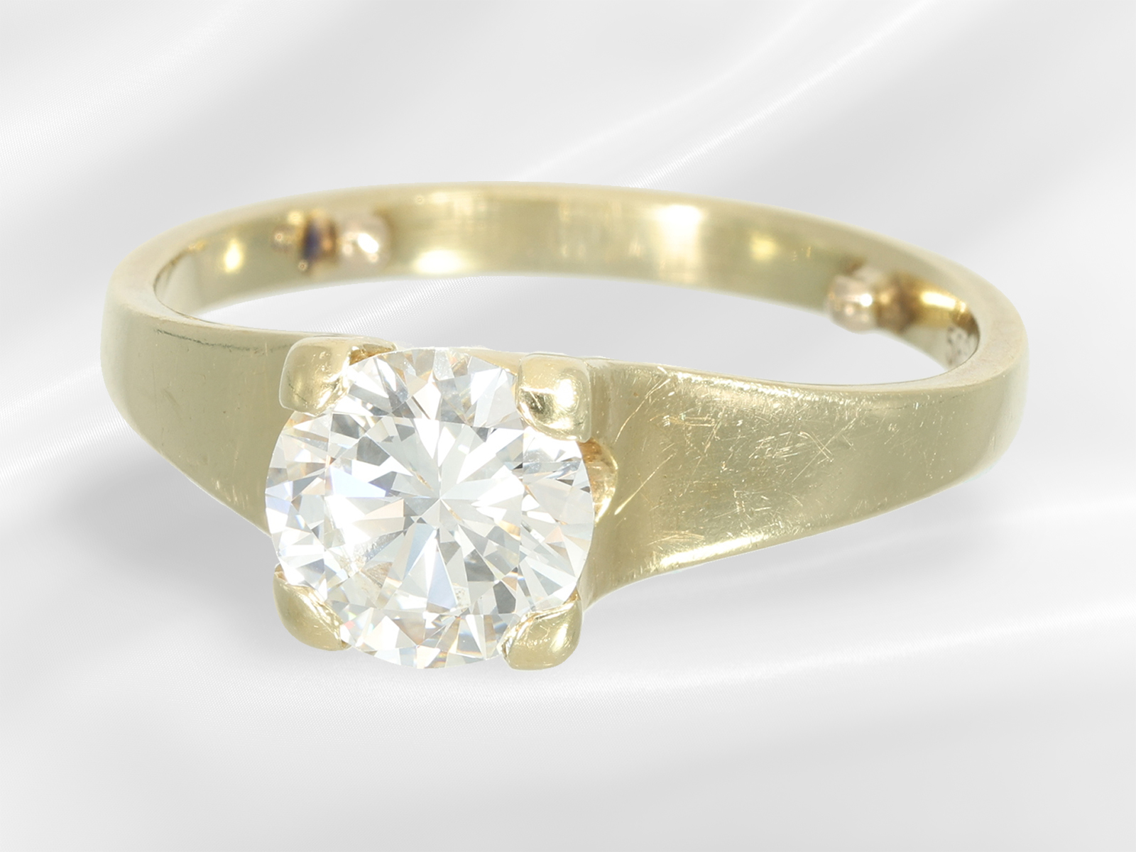 Ring: 14K solitaire ring with a brilliant-cut diamond in top quality, approx. 1,076ct, flawless / To - Image 2 of 6