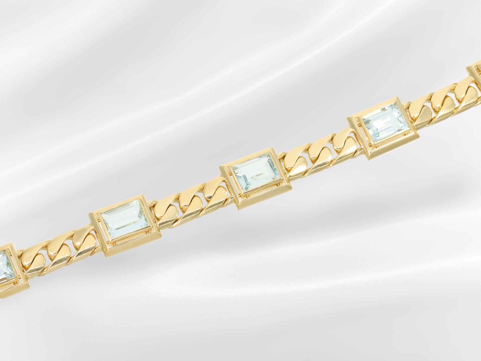 Armband/Ring: sehr hochwertige, moderne Goldschmiedeanfertigung mit feinen Aquamarinen und Brillante - Bild 5 aus 7