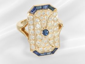 Ring: sehr dekorativ gestalteter Brillant/Saphirring im Art déco Stil, 18K Gold