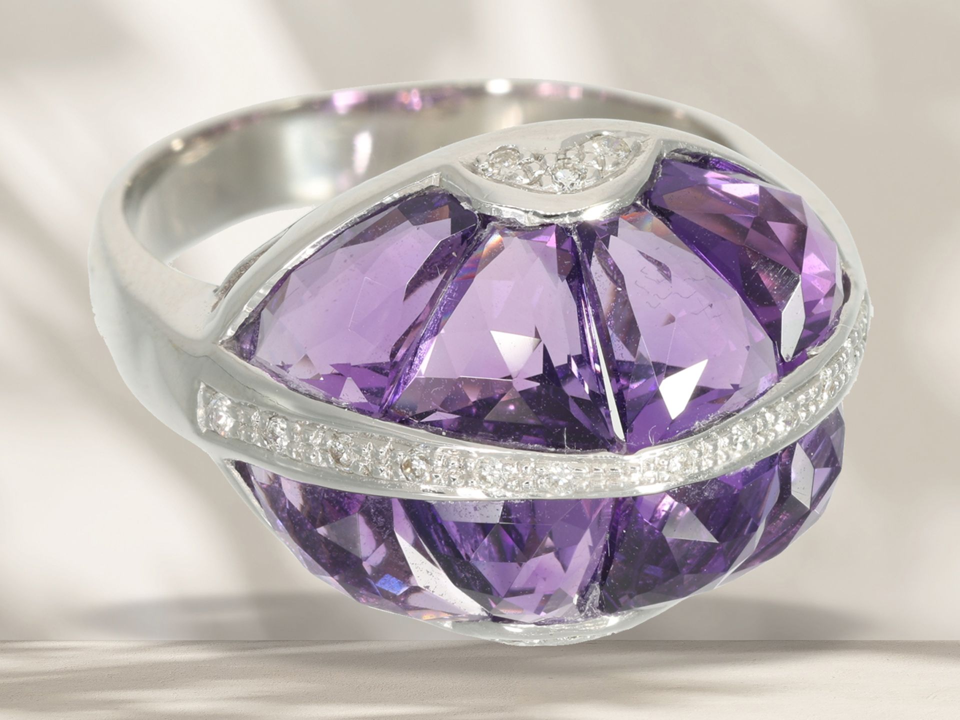 Ring: Außergewöhnlicher Designerring mit Brillanten und Amethysten, Cocktailring - Bild 5 aus 7