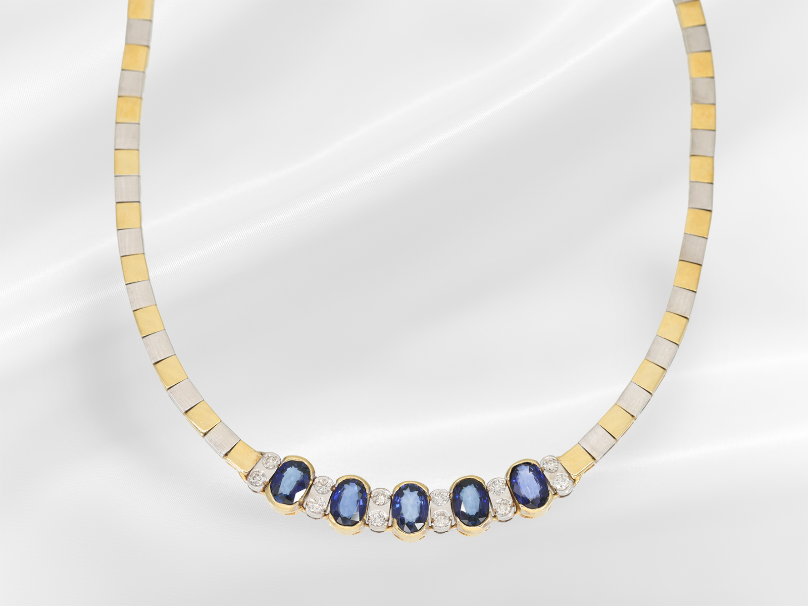 Necklace/bracelet/ring/earrings: extremely luxurious jewellery set with sapphires and brilliant-cut  - Image 3 of 10