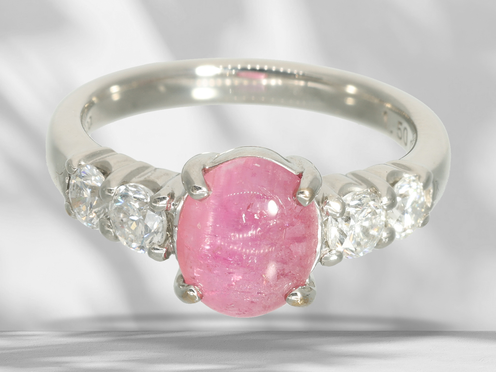 Ring: modern platinum ring with rare coloured stone, pink beryl "pezzotta" and brilliant-cut diamond - Image 3 of 5