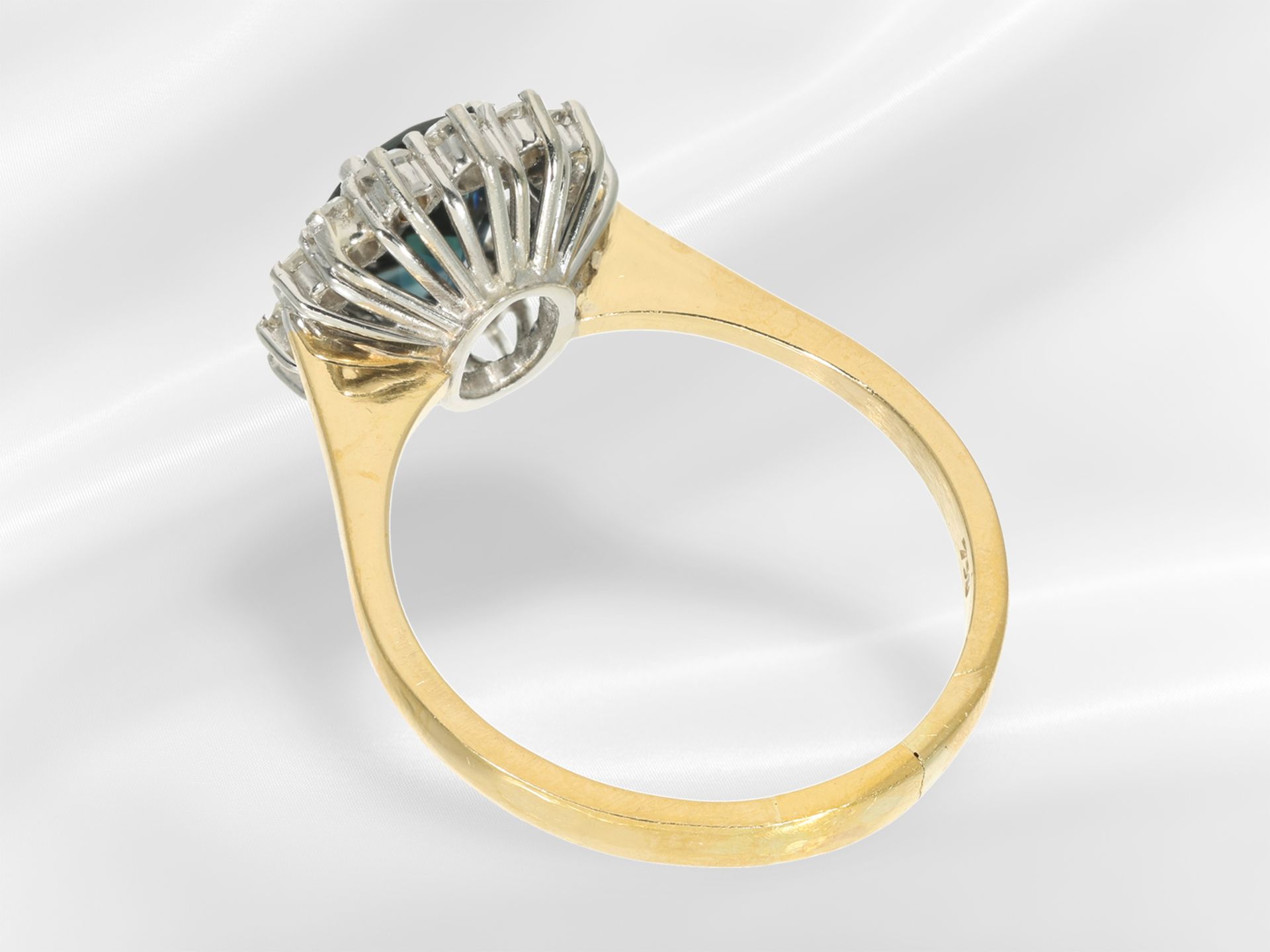 Ring: attraktiver weißgoldener Saphir/Diamant-Goldschmiede-Blütenring, ca. 2,76ct - Bild 5 aus 5