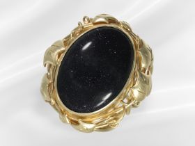Ring: prunkvoller und sehr breiter Goldschmiedering mit Farbstein, Blaufluss-Heilstein