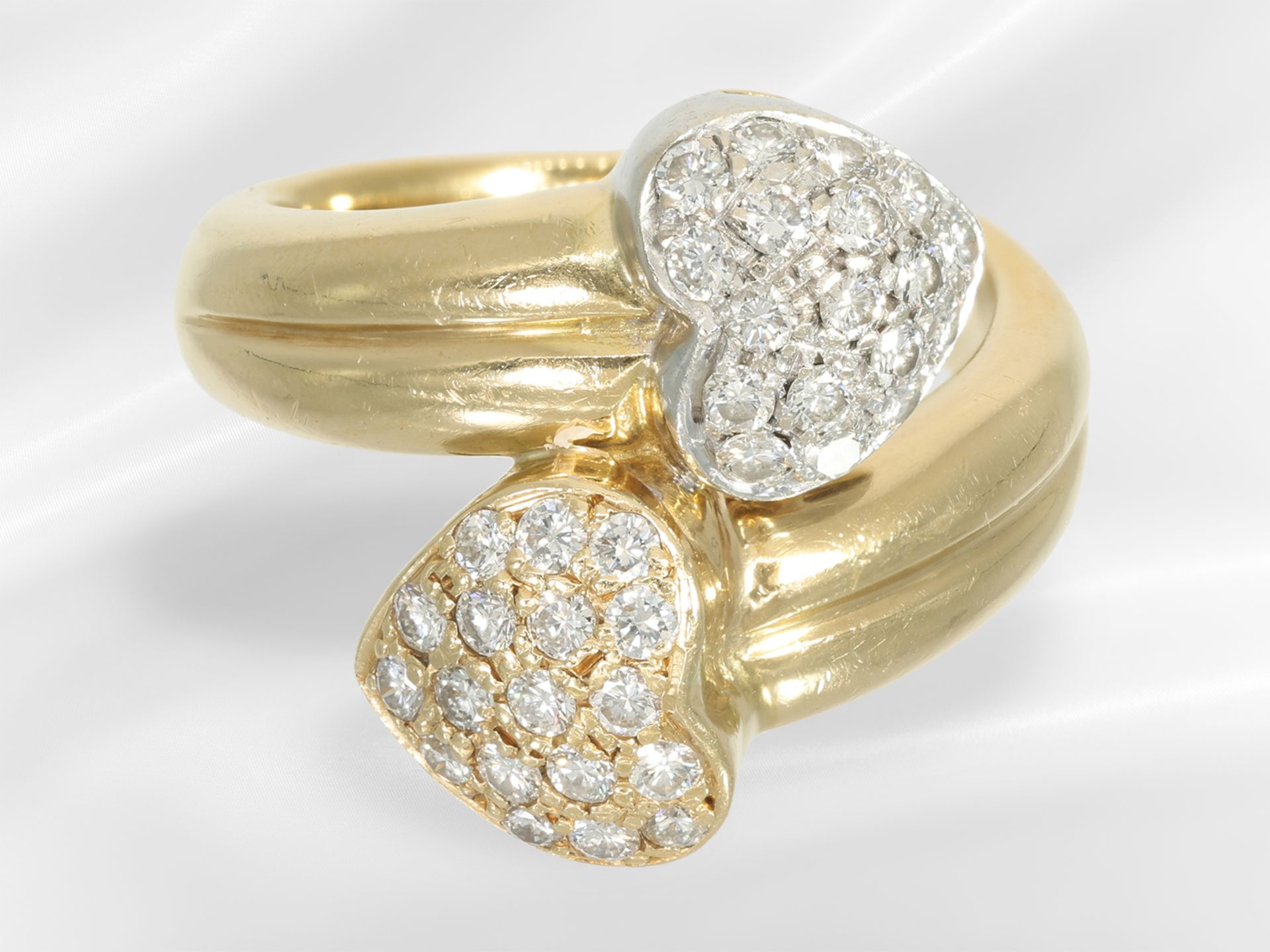 Ring: Ausgefallener vintage Brillant-Goldschmiedering im Overcross-Design, 2 Herzen - Bild 2 aus 4