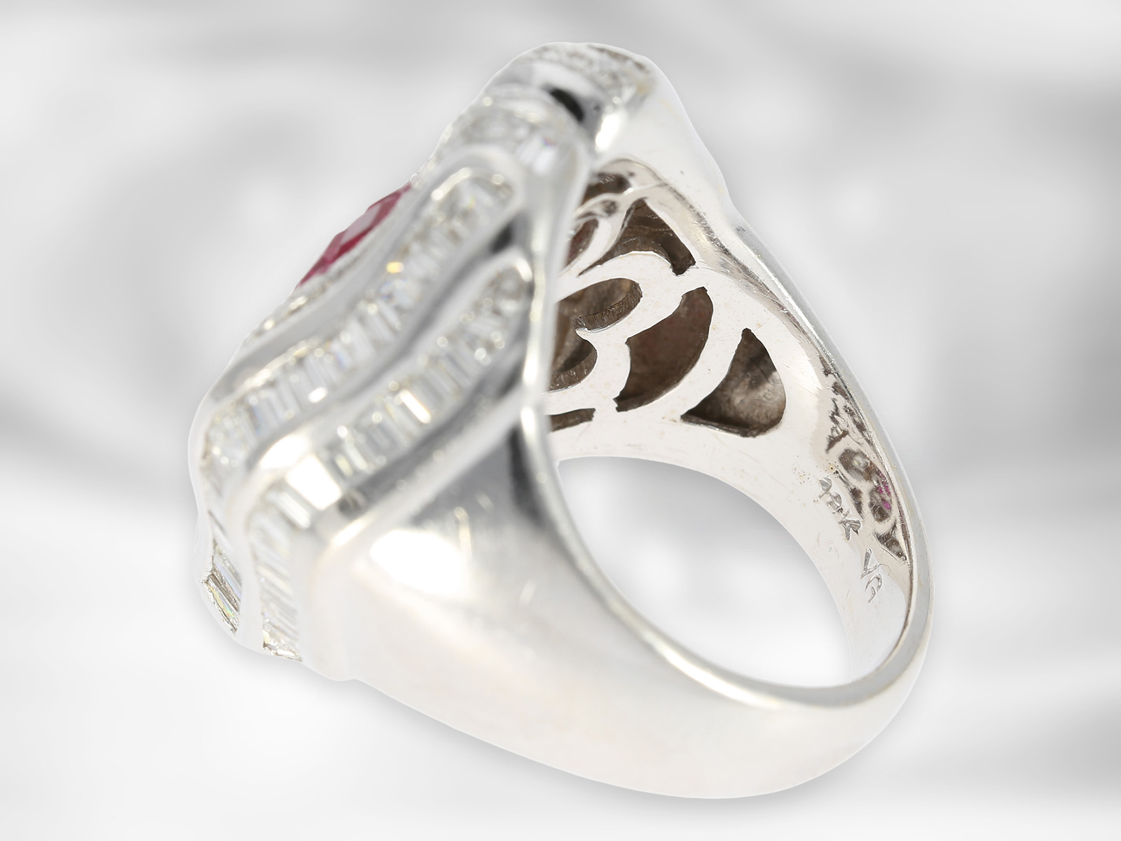 Ring: extravagant luxurious diamond/ruby ring, total approx. 5.49ct, 18K white gold, sophisticated g - Image 7 of 8