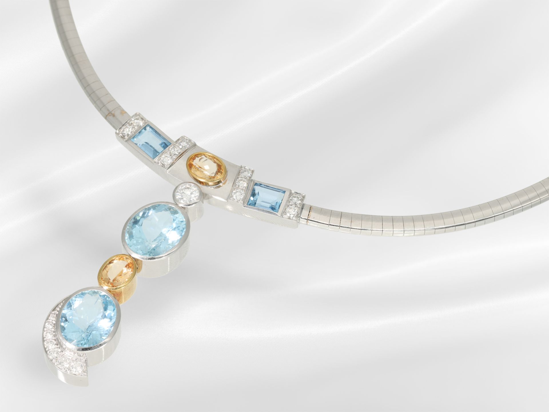 Kette: modernes, hochwertiges Aquamarin-Mittelteil Collier mit Brillanten und Citrinen, ca. 14,4ct,  - Bild 2 aus 3