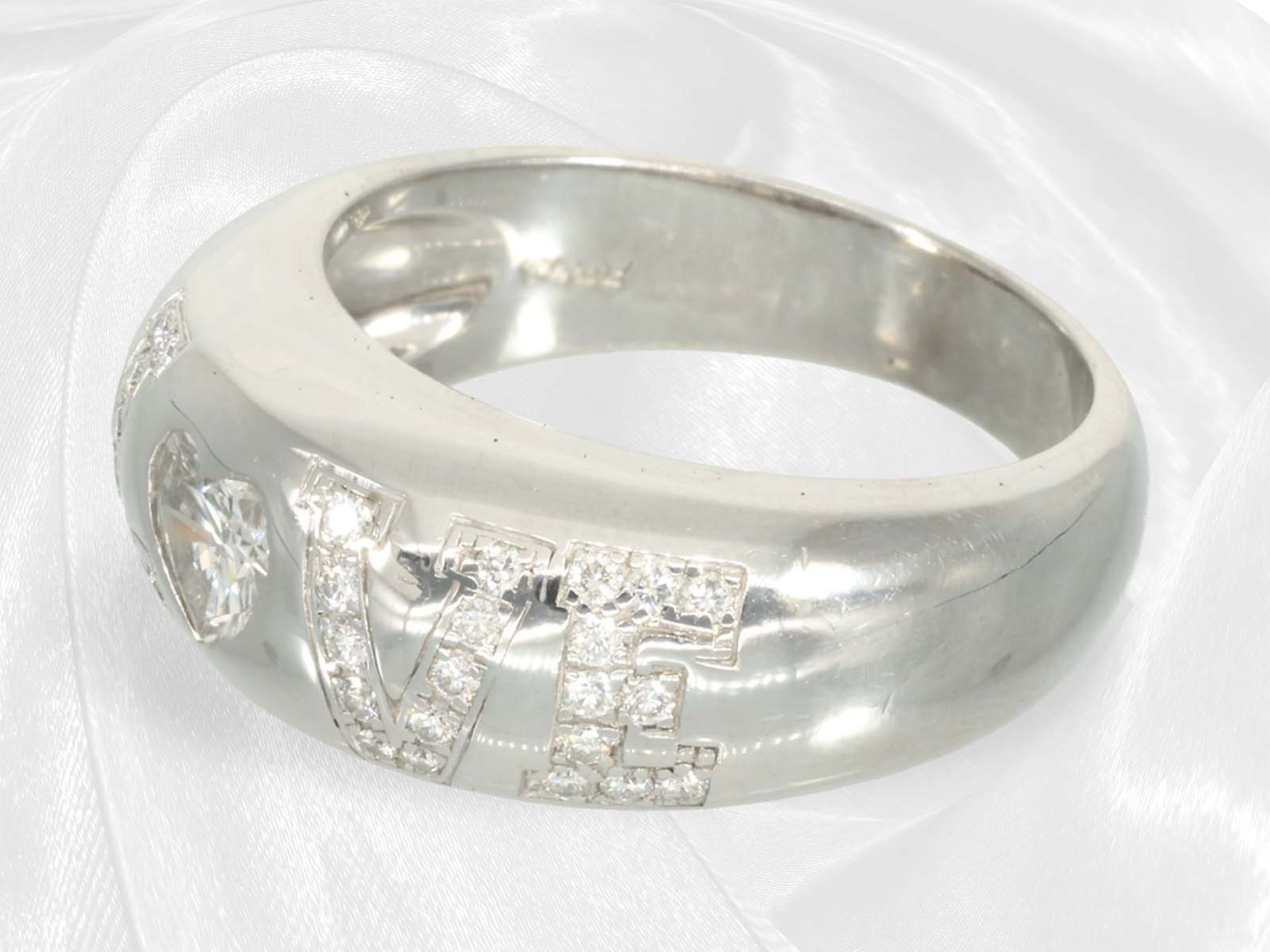 Ring: Hochwertiger Designer-Weißgoldring "Love" mit Brillanten, signiert Chopard, incl. Zertifikat,1 - Bild 3 aus 4