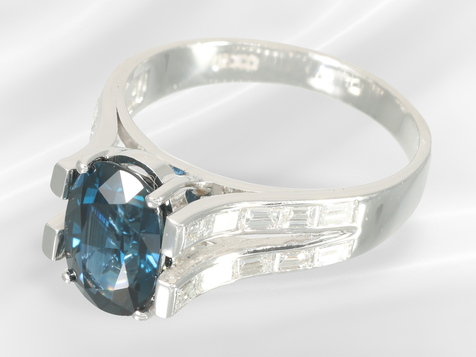 Ring: like new, modern and high quality sapphire/diamond goldsmith ring - Image 6 of 6