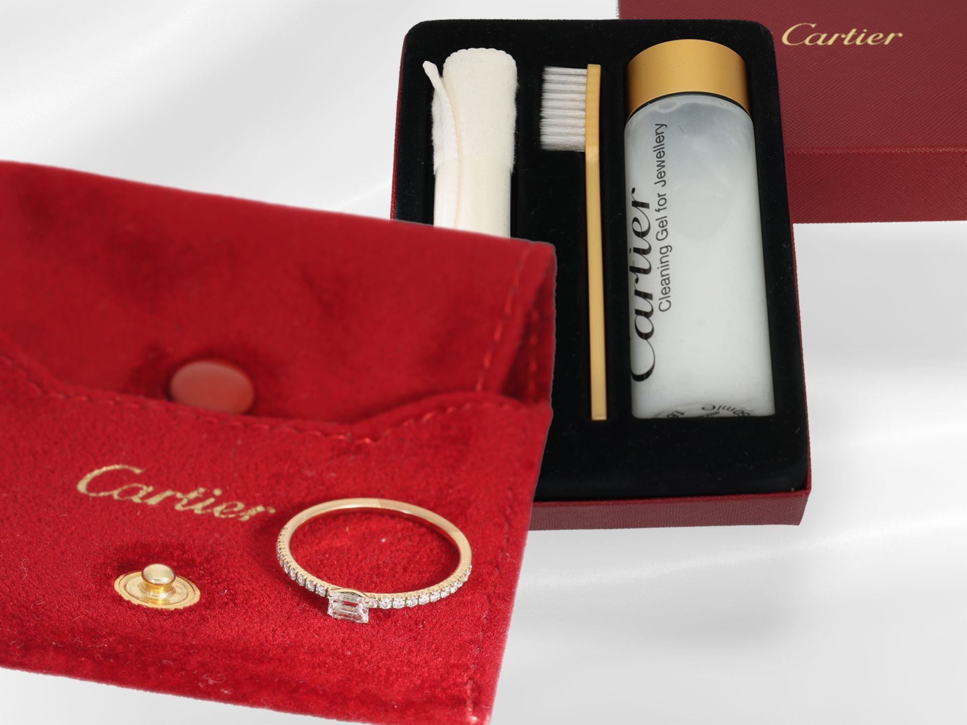 Ring: zierlicher Cartier Diamantring, Full-Set mit Box, Etui und sämtlichem Zubehör