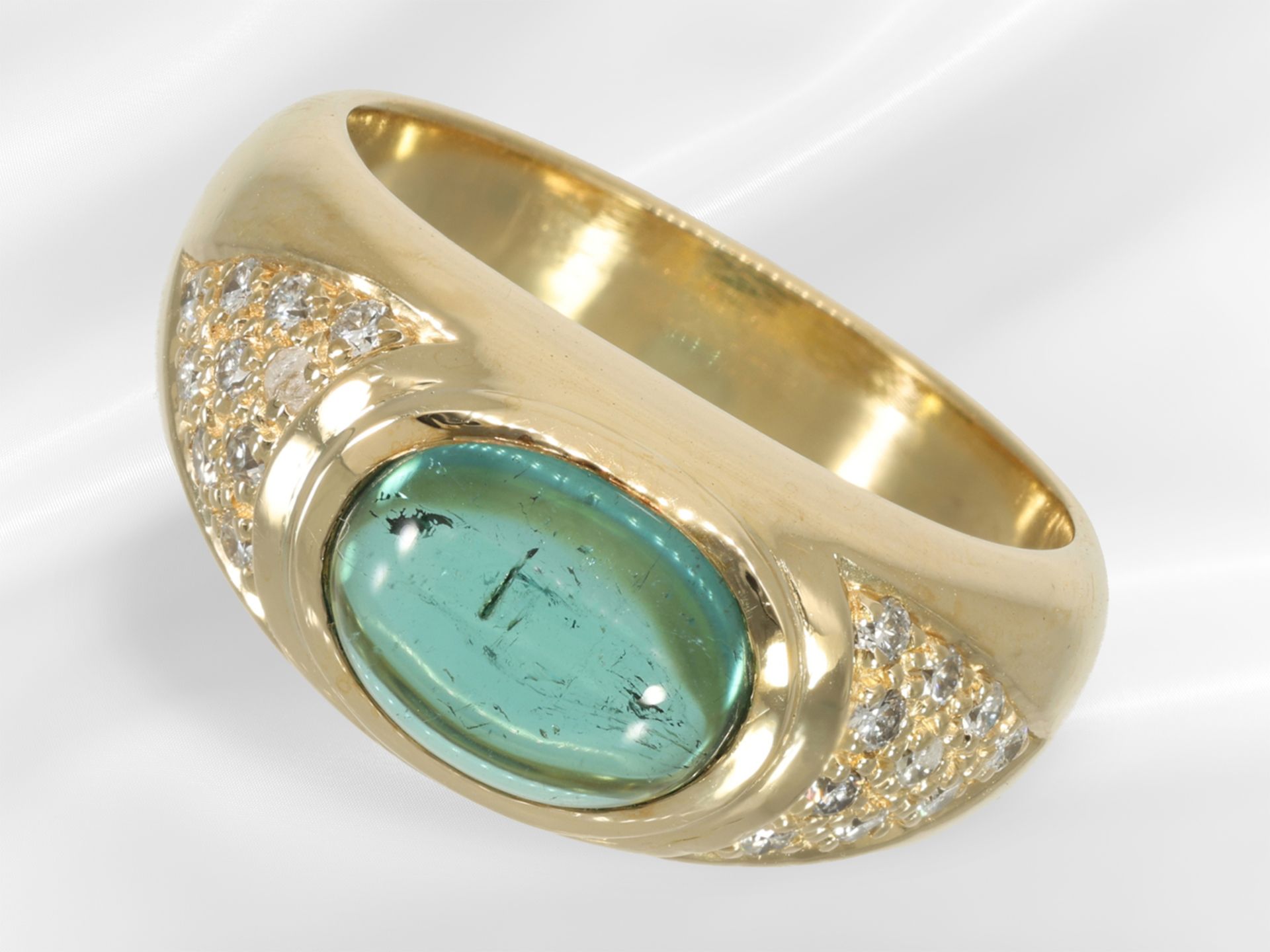 Ring: heavy gold jewellery ring set with brilliant-cut diamonds and tourmaline