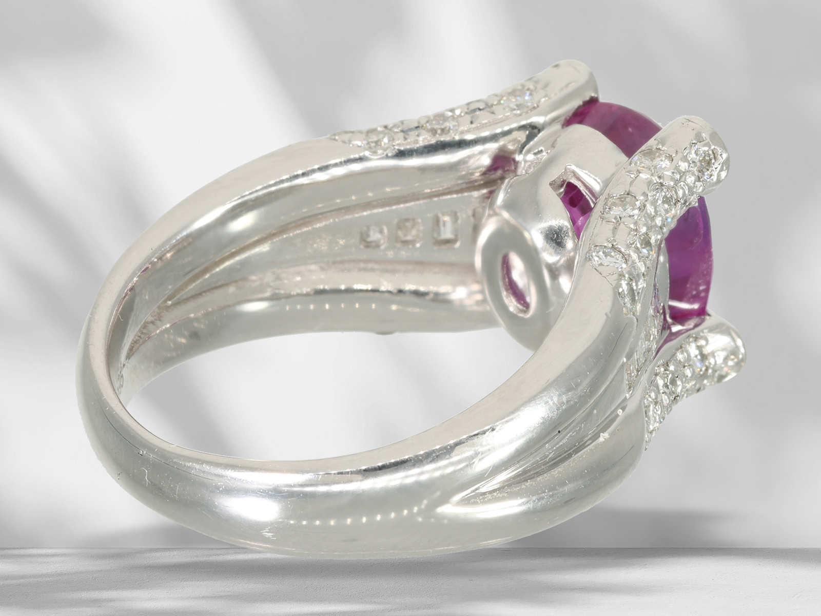Ring: extremely valuable ruby/diamond ring, platinum, certified ruby of 4.77ct, GIA - Image 7 of 7
