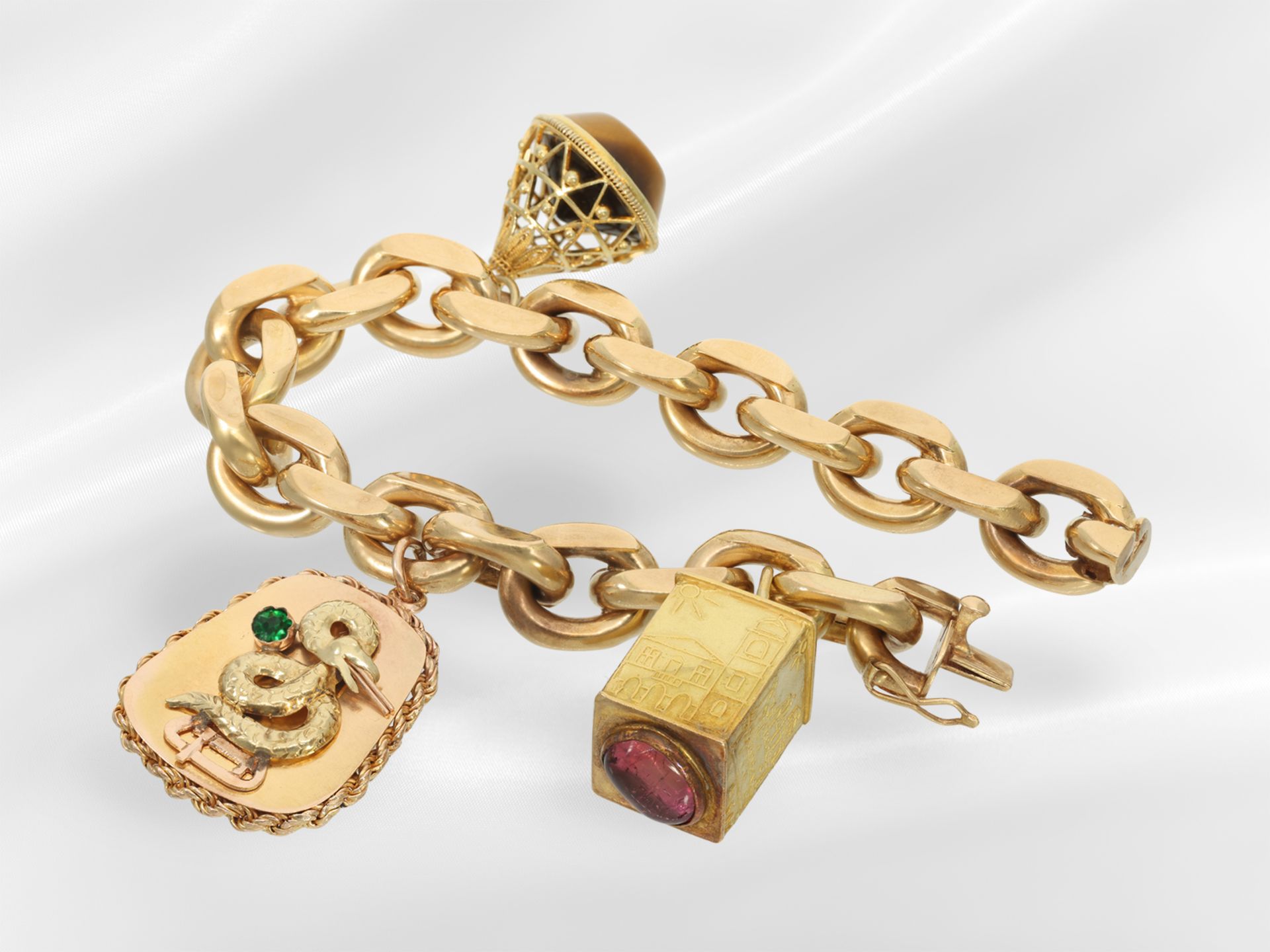 Armband: breites und ausgefallenes vintage Bettlerarmband mit 3 Anhängern, 18K und 14K Gold - Bild 4 aus 4